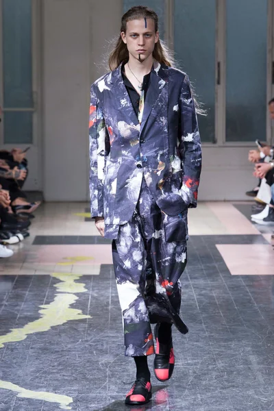 Look 12
